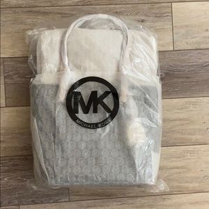 Michael Kors signature tote BRAND NEW with tags